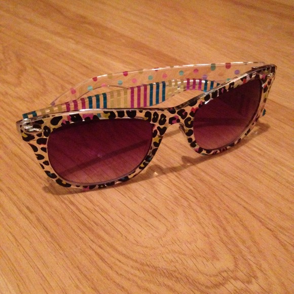 🎁Gifted🎁Animal Print, Stripes and Dots Sunnies - Picture 3 of 4