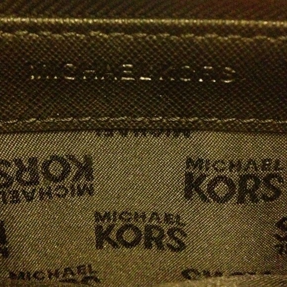 Michael Kors Jet Set Wallet - Picture 3 of 4