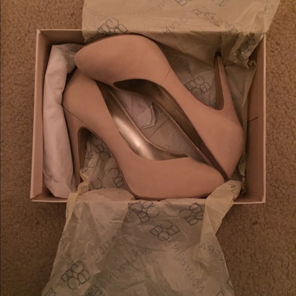 BCBG golden wheat pumps