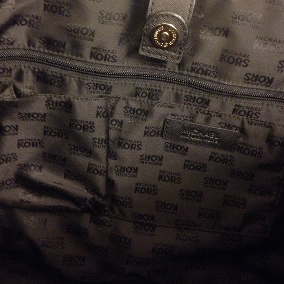 Michael Kors Jet Set Tote - Picture 2 of 4