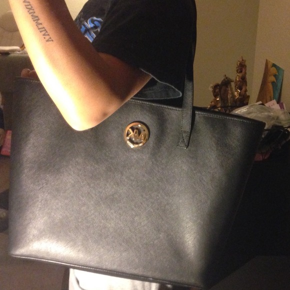 Michael Kors Jet Set Tote - Picture 3 of 4