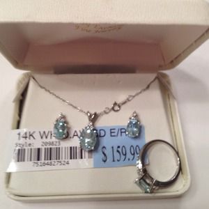 Gorgeous set brand new