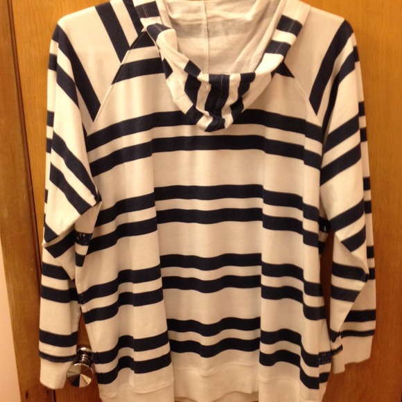 ❌❌SOLD in bundle❌❌Lane Bryant Navy & White Hoodie - Picture 2 of 4