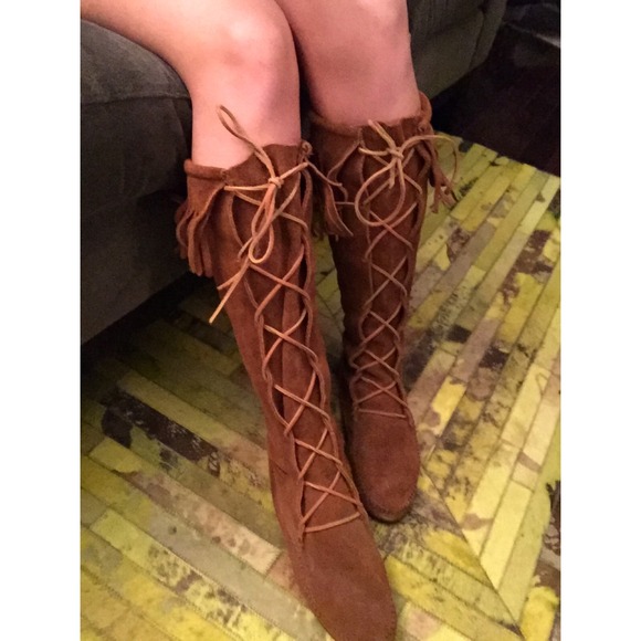 Minnetonka lace up moccasin boots