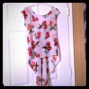 Cute floral Flowy top.