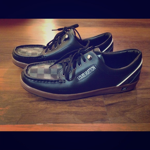 Men's black Louis Vuitton shoes