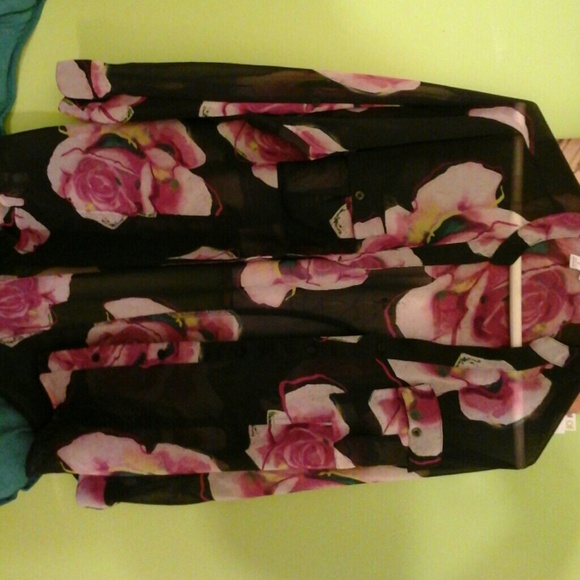Flower printed 3/4 sleeve shirt