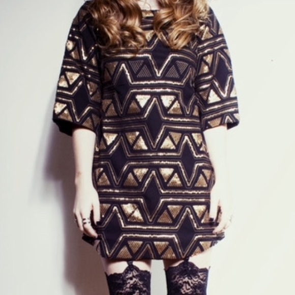Billabong Dresses & Skirts - Billabong black and gold sequin shift dress