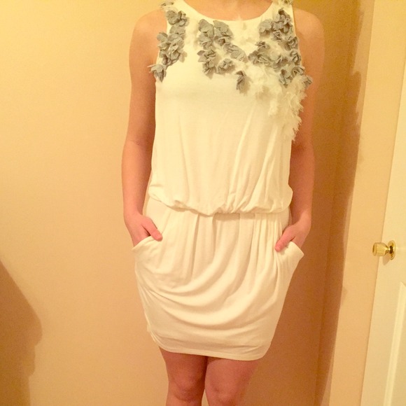 Flowered White Body Con Dress - Picture 1 of 2