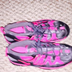 Pink and grey Nike sneak