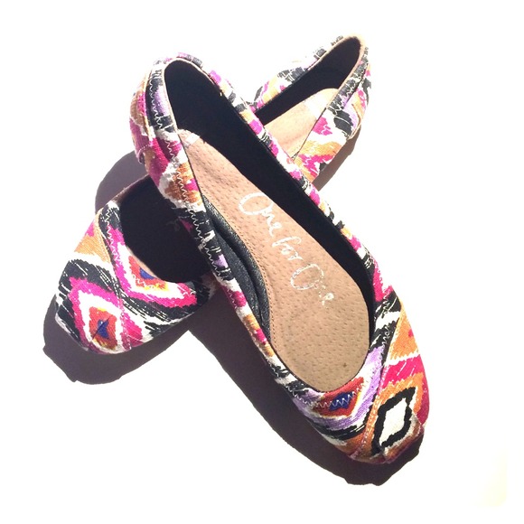 TOMS Flats