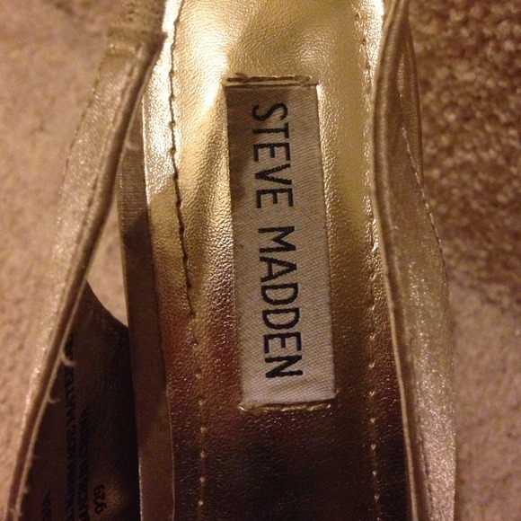 Steve Madden gold high heels - Picture 2 of 2