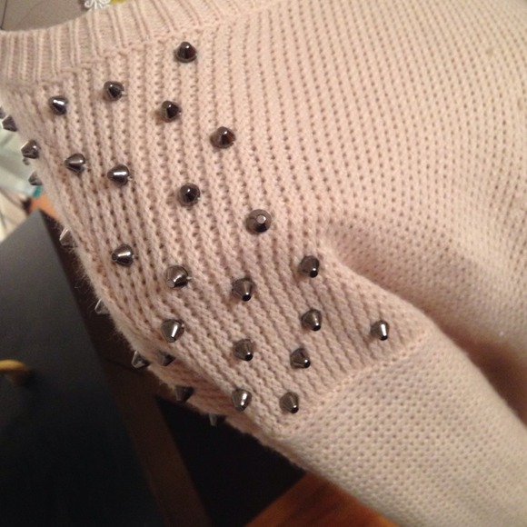 Spiked shoulder forever 21 sweater - Picture 2 of 3
