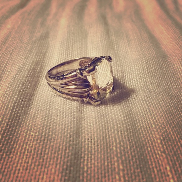 FREE SHIPPING-Gorgeous cz and silver ring