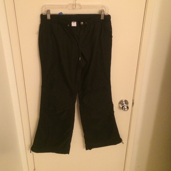 Black snow pants w/drawstring and zip pockets.