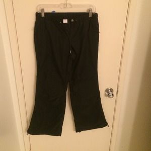 Black snow pants w/drawstring and zip pockets.