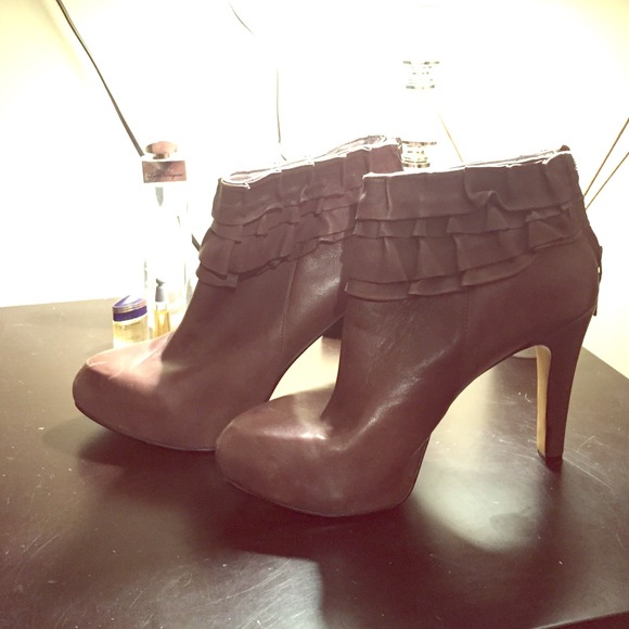 Beautiful brown Nine West booties