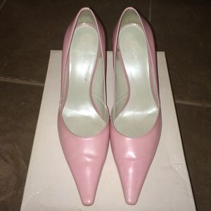 Pretty pink pointy toe BCBG Girls Pump Size 9