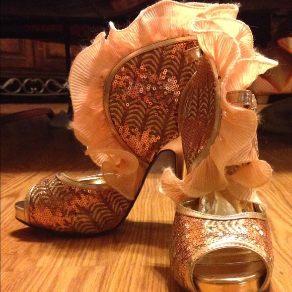 Ruffle Sequin High Heels - Picture 2 of 3