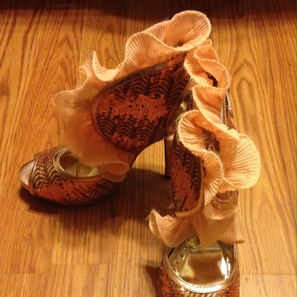Ruffle Sequin High Heels - Picture 3 of 3