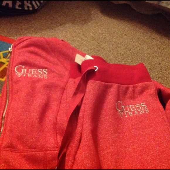 Guess pink sports wear/sweaters - Picture 2 of 2