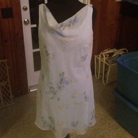 Beautiful Sunday dress! 11/12