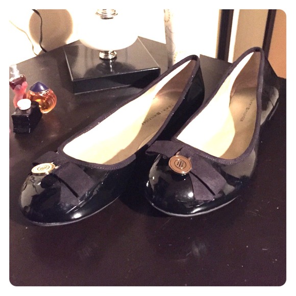 Black Tommy Hilfiger black flats