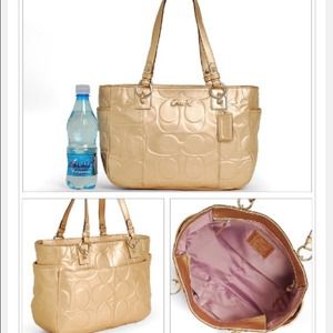 HOLD!HP 2/8! 🎉🎊 Rare Authentic Gold Coach Purse