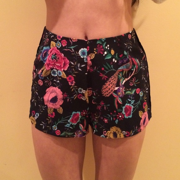 ❌sold to my friend :) High waisted shorts