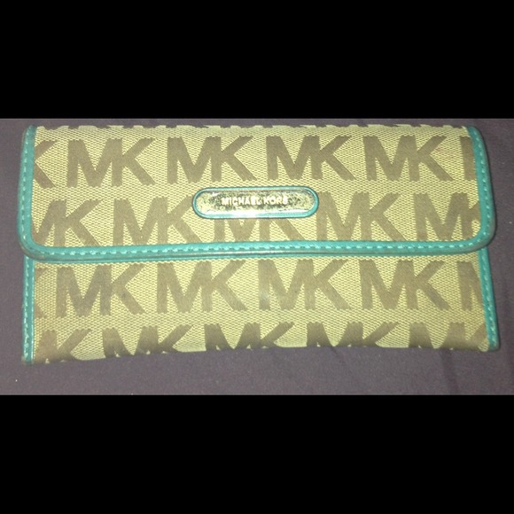 FLASH SALE!! Michael Kors MK Tan full size wallet