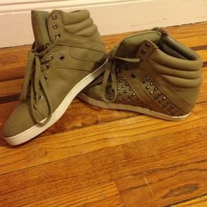 Aldo mid-size sneaker heels!