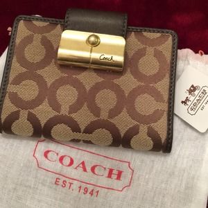 New with tag Coach french wallet