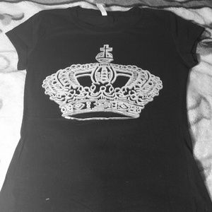 A "queen" shirt