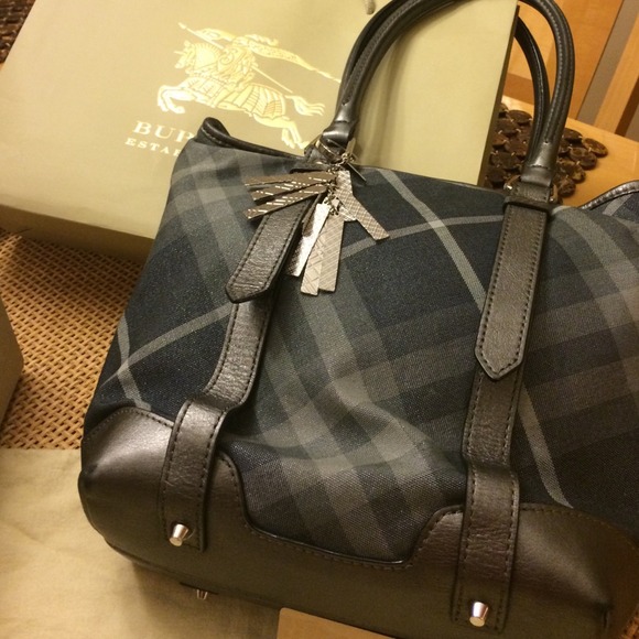 Burberry Handbags - ❌❌❌S O L D❌❌❌Burberry smoke check tote.