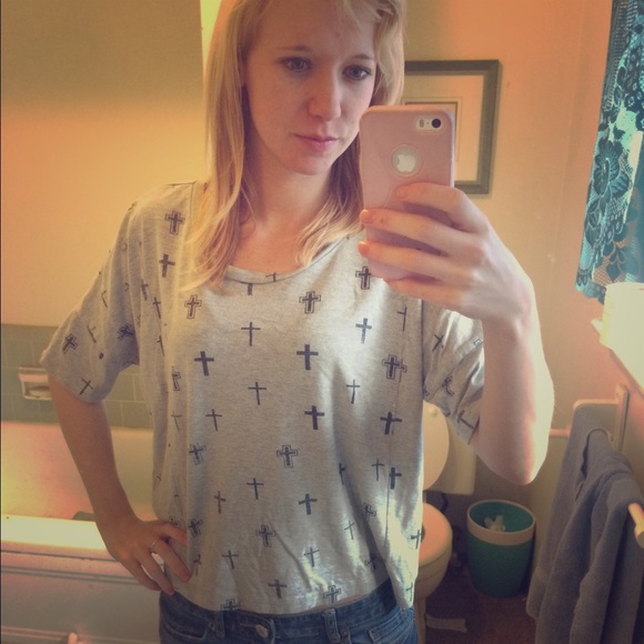 F21 Grey cross tee