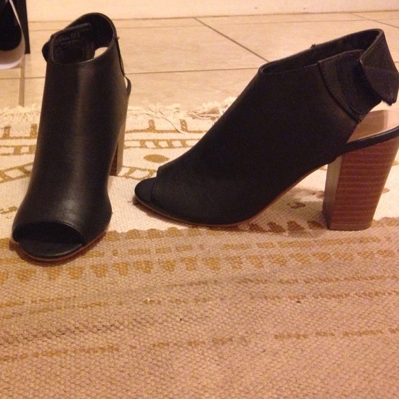 Chinese laundry booties