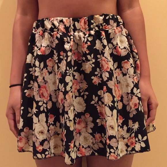 Cute Floral Skirt - Picture 1 of 2