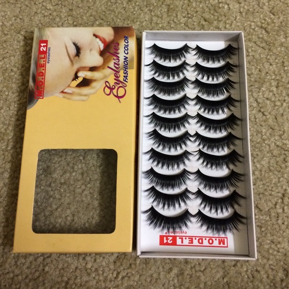 Accessories - Bundle 4 boxes of 10 pairs Lash & 2 MAC eyeShadows