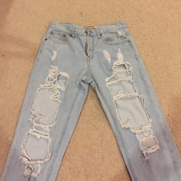 Distressed jeans - Picture 2 of 2