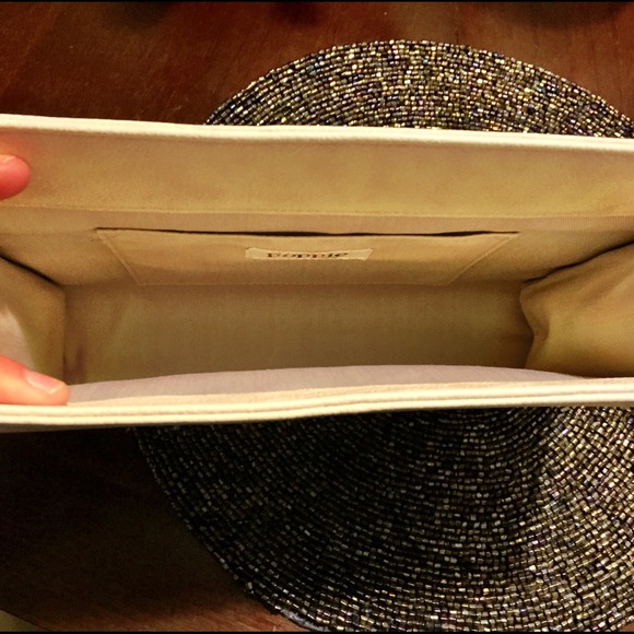 ❌❌SOLD❌❌Poppie brand Ivory Clutch - Picture 4 of 4