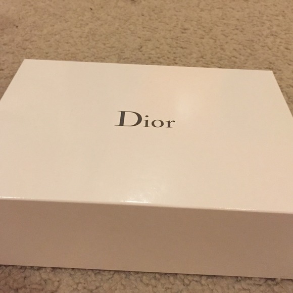 Dior makeup clutch - Picture 3 of 3