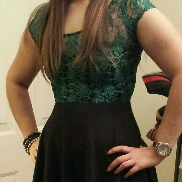 Lace dress - Picture 1 of 3