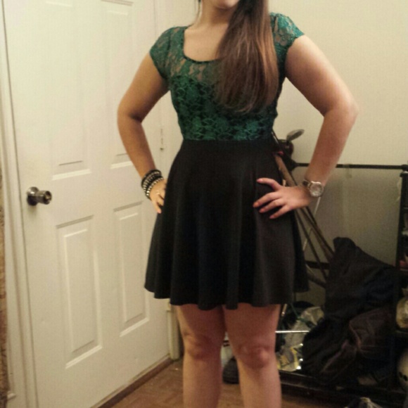 Lace dress - Picture 3 of 3