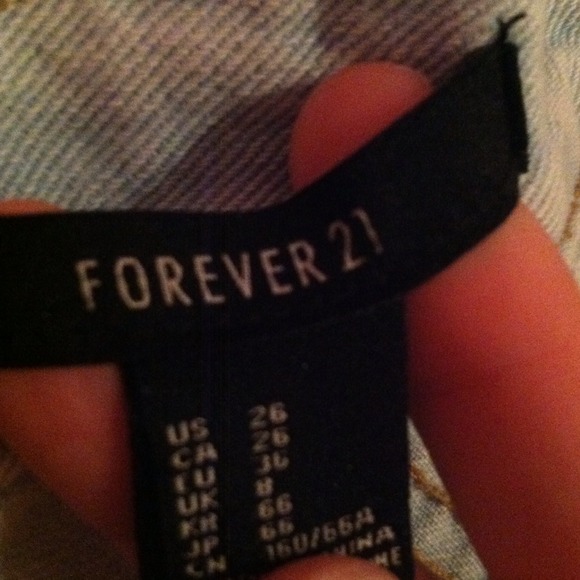 Crop top and shorts - Picture 3 of 4