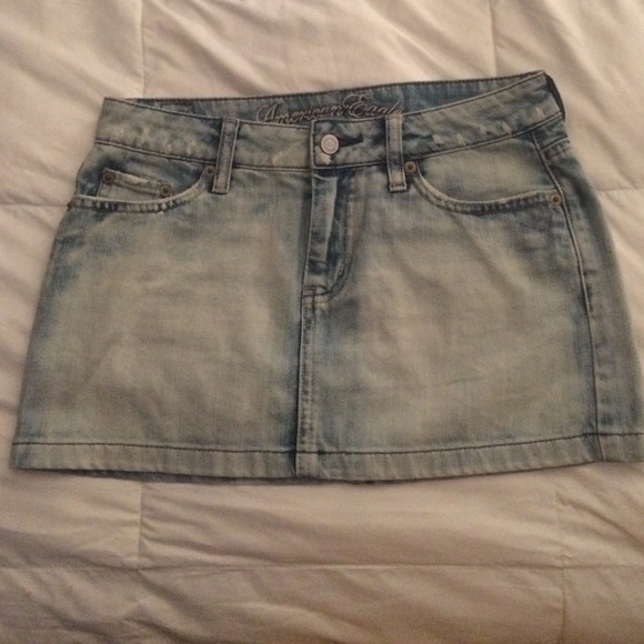 size 0 American Eagle denim skirt