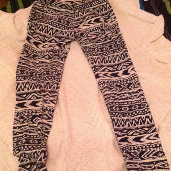 Tribal leggings - Picture 2 of 2