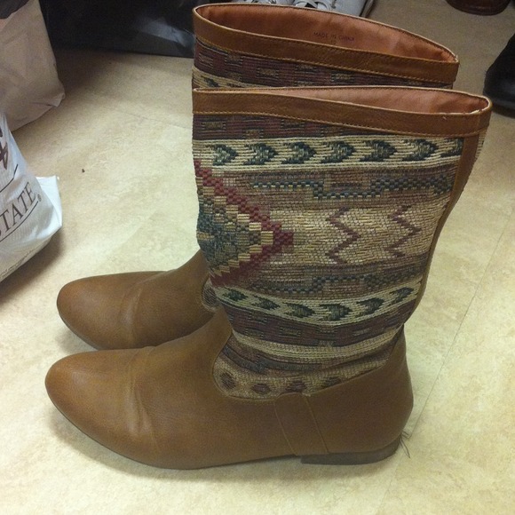 Tribal Pattern Caramel Colored Midi Boots!