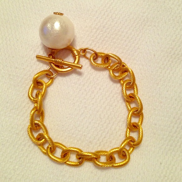 Gold Bracelet with Pearl Accent!