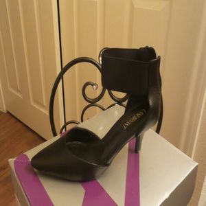 Reduced Black Lane Bryant pointed toe low heels