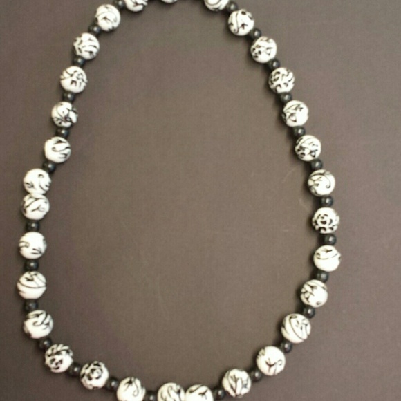 Black.and.white.beads